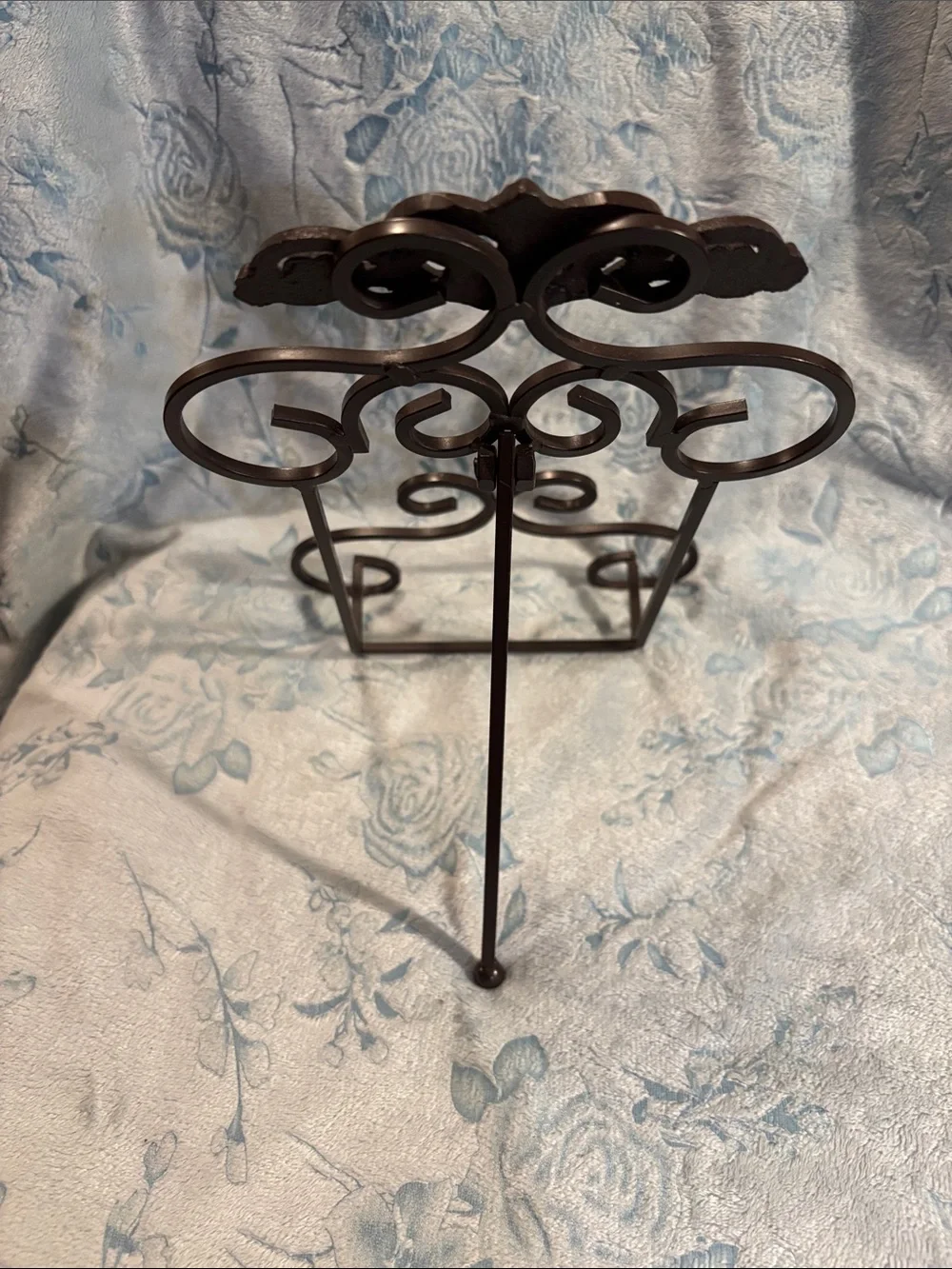 Decorative Metal Scroll Easel in Dark Brown